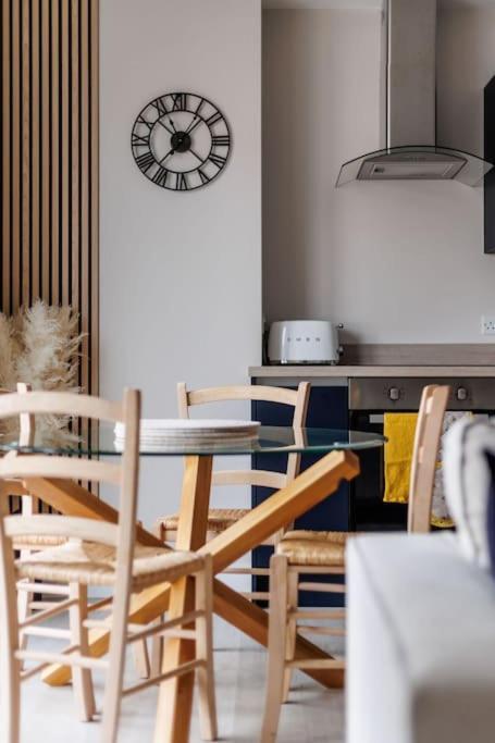 Modern 2 Bed, Cliff Top & Parking, F6 Bournemouth Esterno foto
