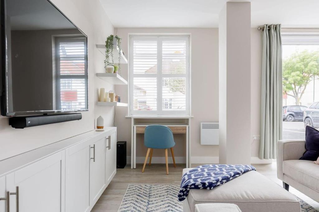 Modern 2 Bed, Cliff Top & Parking, F6 Bournemouth Esterno foto