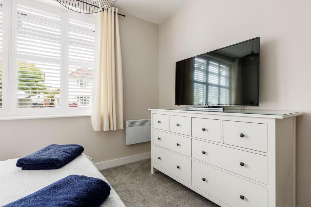 Modern 2 Bed, Cliff Top & Parking, F6 Bournemouth Esterno foto