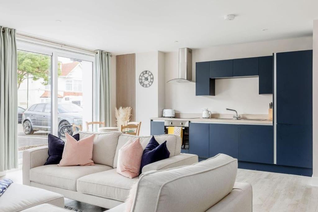 Modern 2 Bed, Cliff Top & Parking, F6 Bournemouth Esterno foto