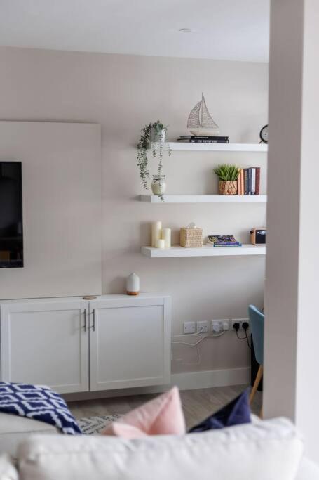 Modern 2 Bed, Cliff Top & Parking, F6 Bournemouth Esterno foto