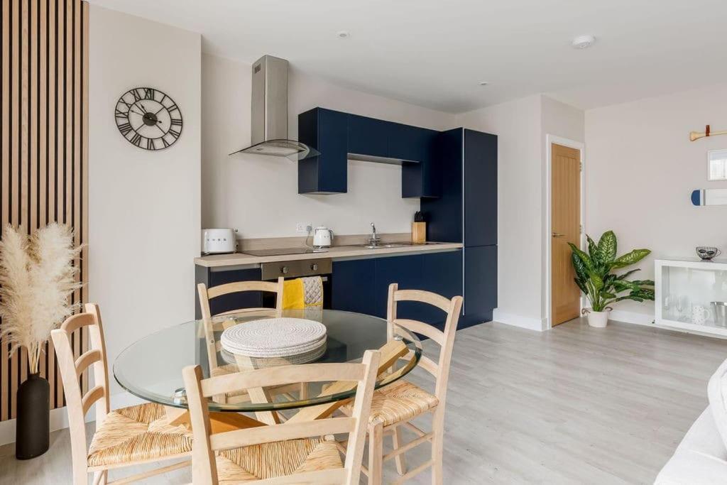 Modern 2 Bed, Cliff Top & Parking, F6 Bournemouth Esterno foto