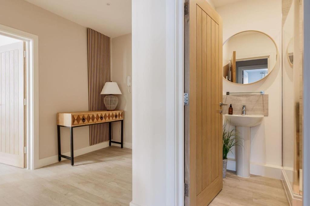 Modern 2 Bed, Cliff Top & Parking, F6 Bournemouth Esterno foto