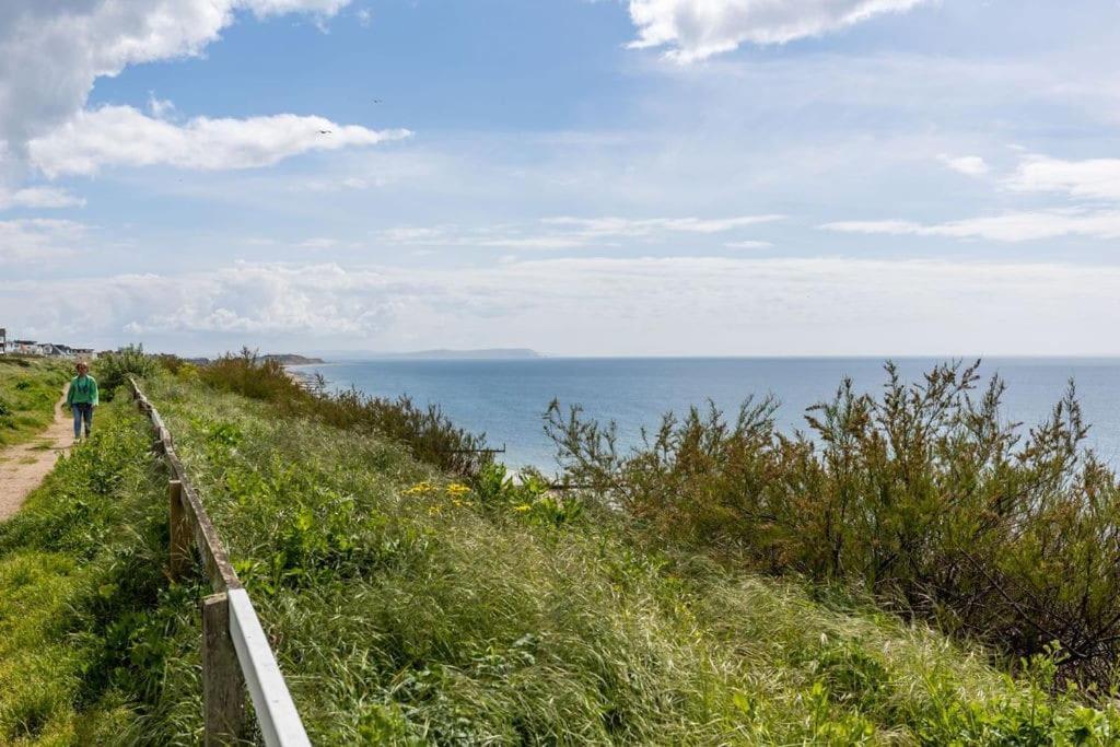 Modern 2 Bed, Cliff Top & Parking, F6 Bournemouth Esterno foto